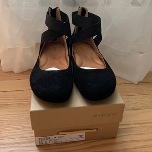 NIB gentle souls Kenneth Cole suede flats size 8.5